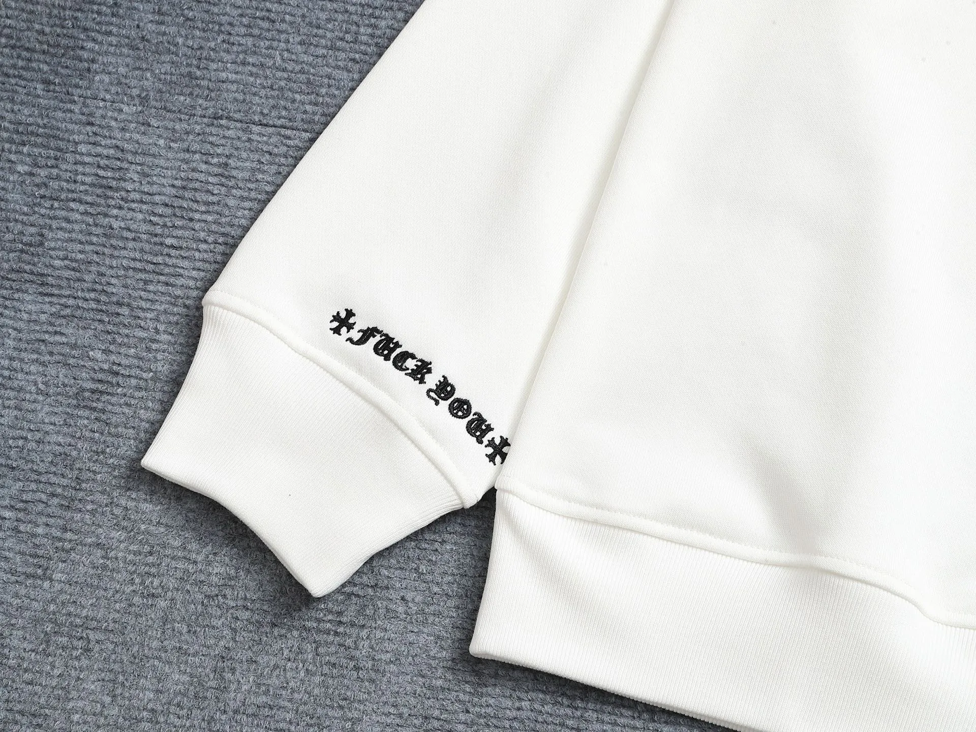P230 Chrome hearts ch Chrome hearts cross leather embroidered round neck sweatshirt, large version, loose and stylish, low version, slim version, upper body and crotch pull, 100% commitment: top quality, not fast food, the highest version on the market, top quality, 420 grams, 26 custom-dyed double yarn cotton, same style for men and women, complete with three standards. Color: Black White Size: XS-L